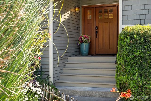 5601 Bradford Street, Seattle, WA 98116