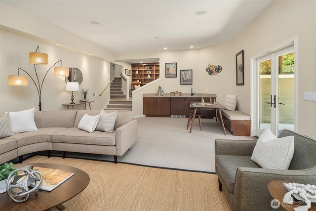 5601 Bradford Street, Seattle, WA 98116