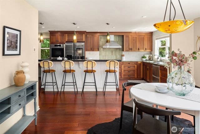 5601 Bradford Street, Seattle, WA 98116