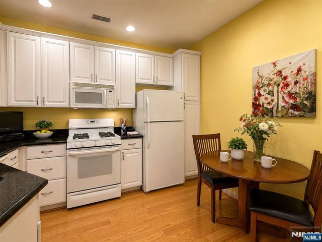 80 Ridgewood Road 107, Twp Of Washington, NJ 07676