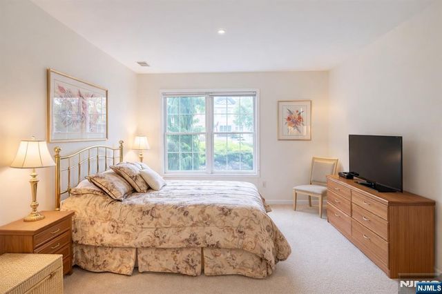 80 Ridgewood Road 107, Twp Of Washington, NJ 07676
