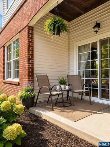 80 Ridgewood Road 107, Twp Of Washington, NJ 07676