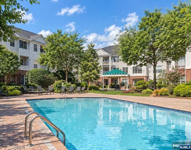 80 Ridgewood Road 107, Twp Of Washington, NJ 07676