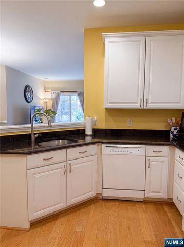 80 Ridgewood Road 107, Twp Of Washington, NJ 07676