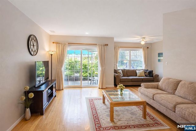 80 Ridgewood Road 107, Twp Of Washington, NJ 07676