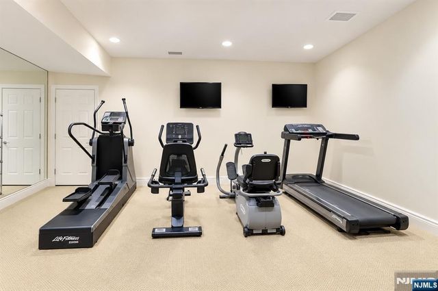 80 Ridgewood Road 107, Twp Of Washington, NJ 07676