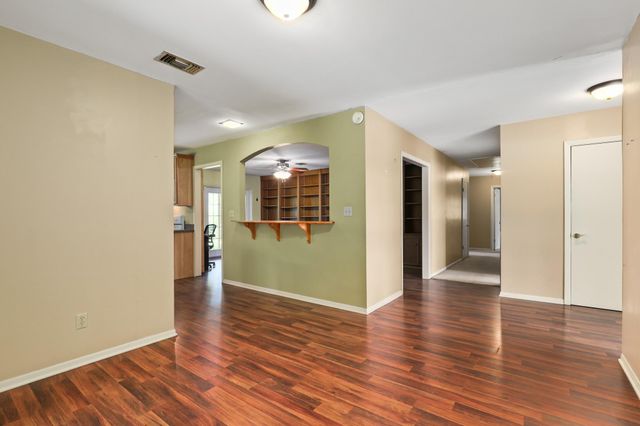 145 Milentz Street, Columbus, TX 78934