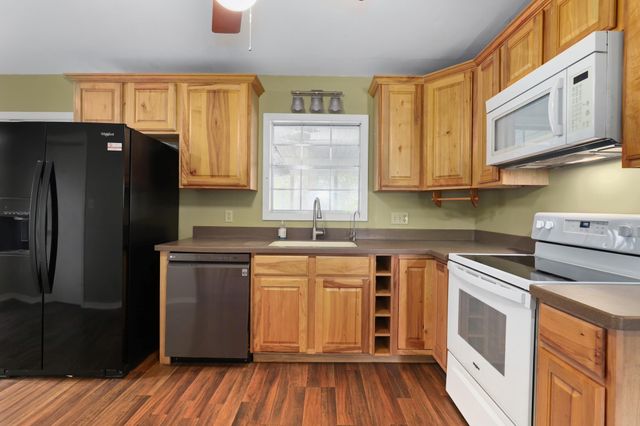145 Milentz Street, Columbus, TX 78934