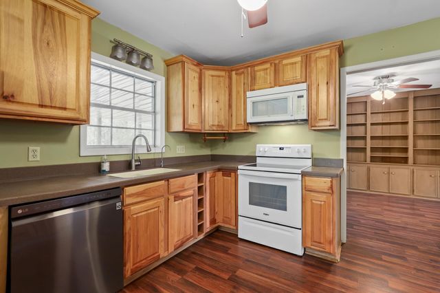 145 Milentz Street, Columbus, TX 78934