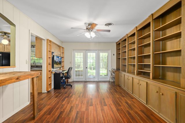 145 Milentz Street, Columbus, TX 78934
