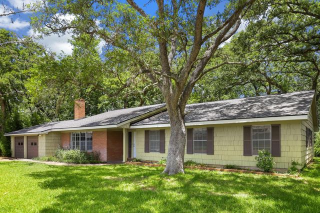 145 Milentz Street, Columbus, TX 78934