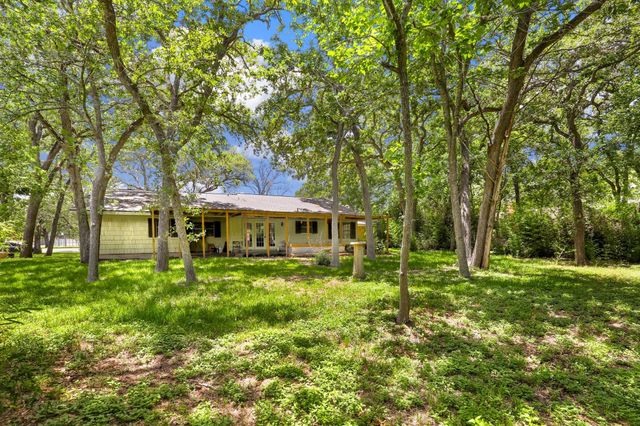 145 Milentz Street, Columbus, TX 78934