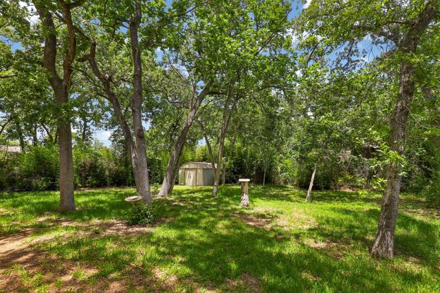 145 Milentz Street, Columbus, TX 78934