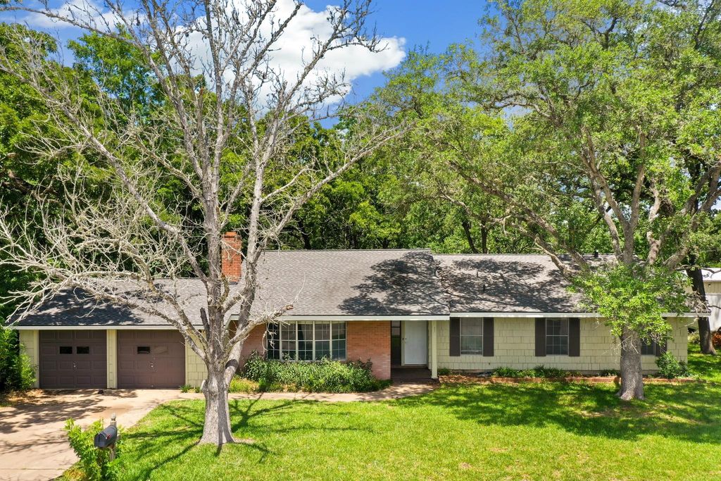 145 Milentz Street, Columbus, TX 78934