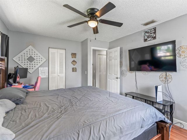 911 JACARANDA DRIVE, Lady Lake, FL 32159