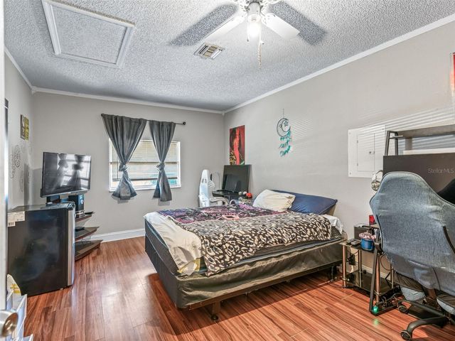 911 JACARANDA DRIVE, Lady Lake, FL 32159