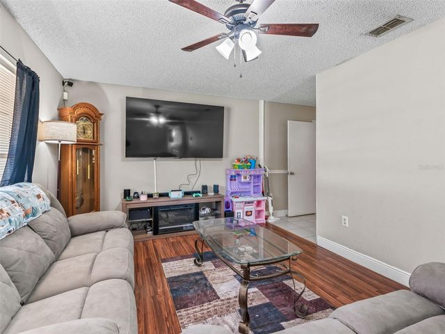 911 JACARANDA DRIVE, Lady Lake, FL 32159