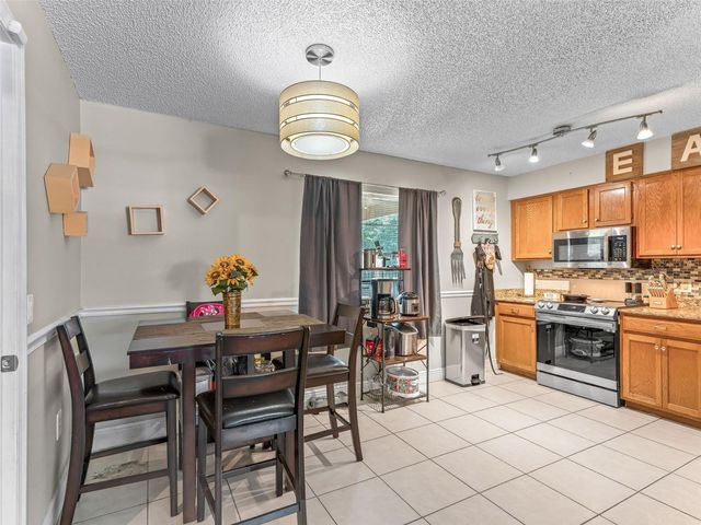 911 JACARANDA DRIVE, Lady Lake, FL 32159