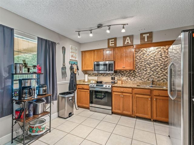 911 JACARANDA DRIVE, Lady Lake, FL 32159