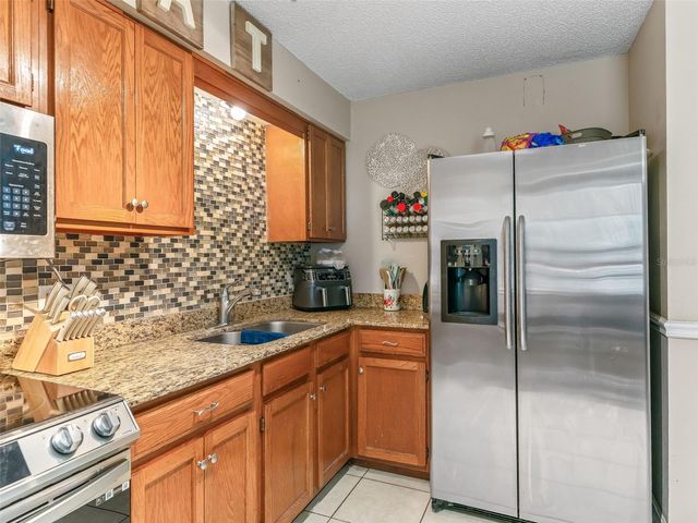 911 JACARANDA DRIVE, Lady Lake, FL 32159