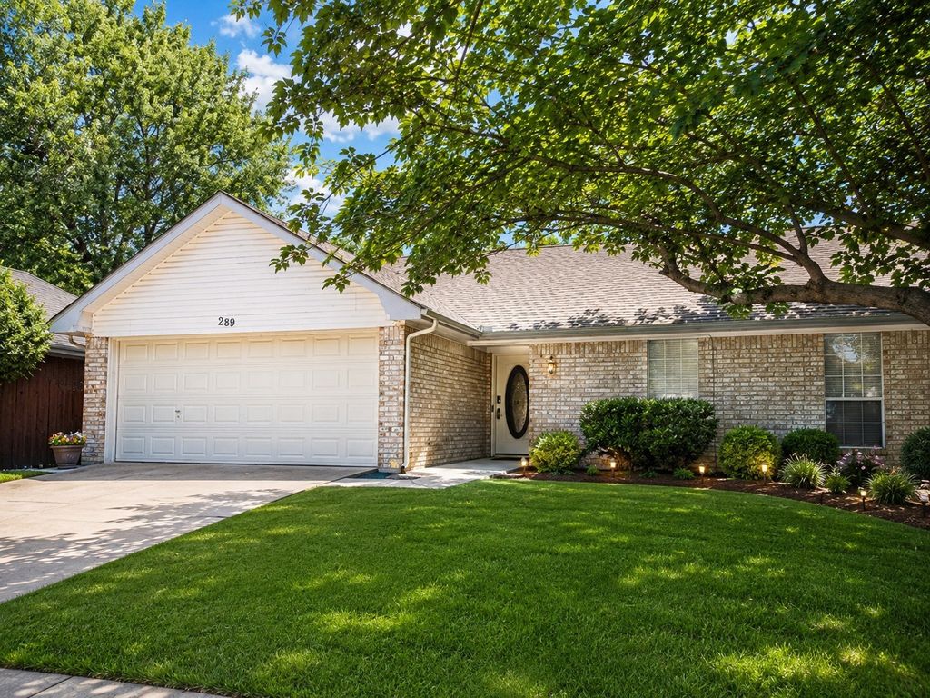 289 Casie Court, Denton, TX 76207 — exterior