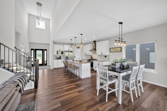 2009 Paris Lane, Cottage Grove, WI 53527