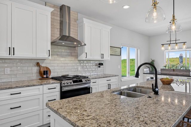 2009 Paris Lane, Cottage Grove, WI 53527