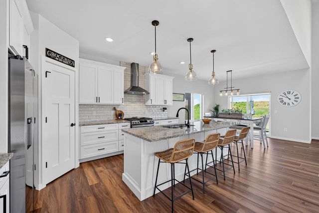 2009 Paris Lane, Cottage Grove, WI 53527