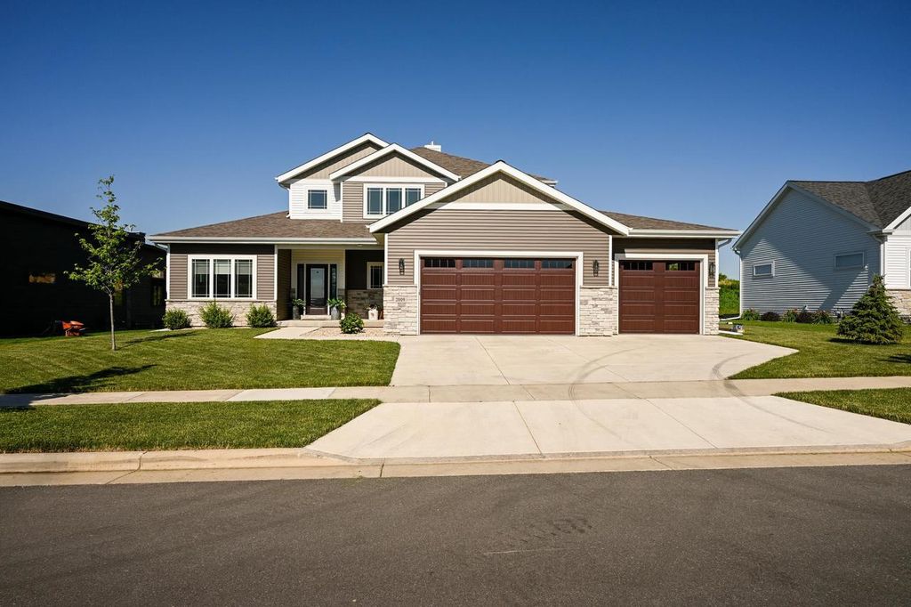 2009 Paris Lane, Cottage Grove, WI 53527
