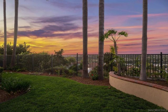 2914 Carrillo Way, Carlsbad, CA 92009