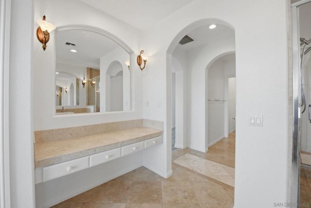 2914 Carrillo Way, Carlsbad, CA 92009