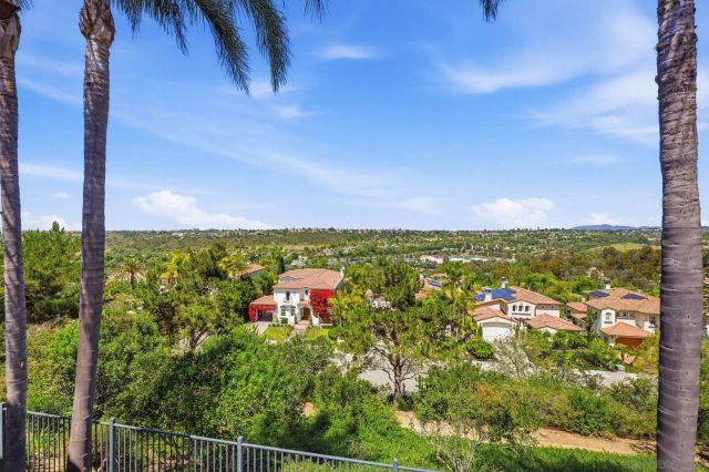 2914 Carrillo Way, Carlsbad, CA 92009