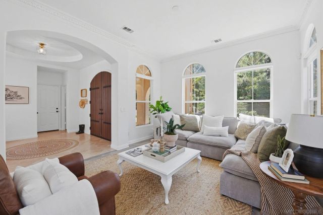 2914 Carrillo Way, Carlsbad, CA 92009