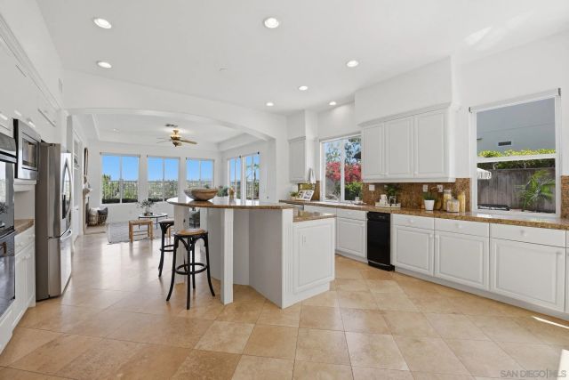 2914 Carrillo Way, Carlsbad, CA 92009