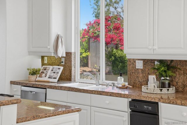 2914 Carrillo Way, Carlsbad, CA 92009