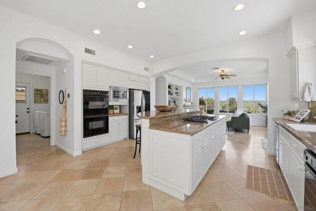 2914 Carrillo Way, Carlsbad, CA 92009