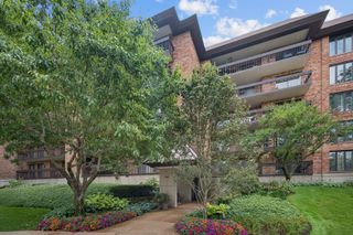 3851 Mission Hills Road 109, Northbrook, IL 60062