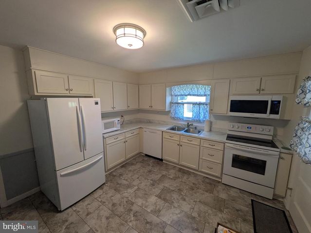 4406 ROYAL OAK RD, Camp Hill, PA 17011