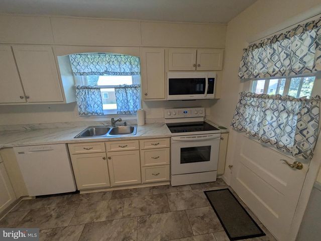 4406 ROYAL OAK RD, Camp Hill, PA 17011