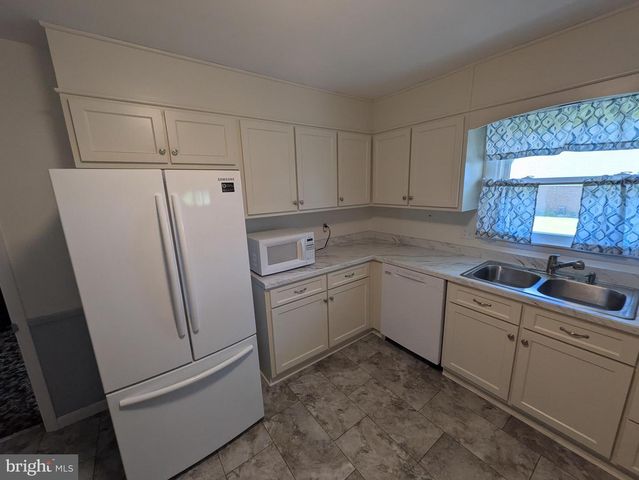 4406 ROYAL OAK RD, Camp Hill, PA 17011