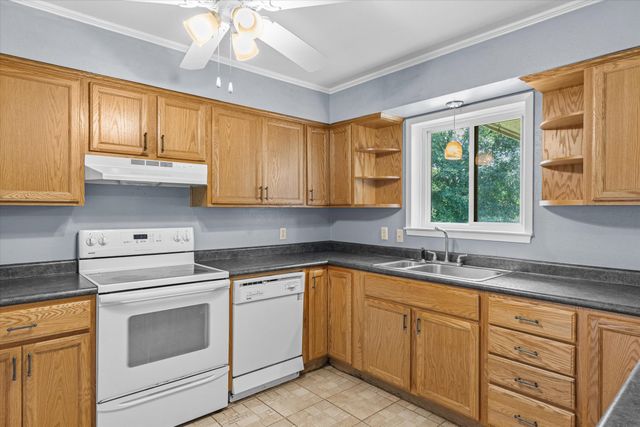 111 Vz County Road 4122, Canton, TX 75103