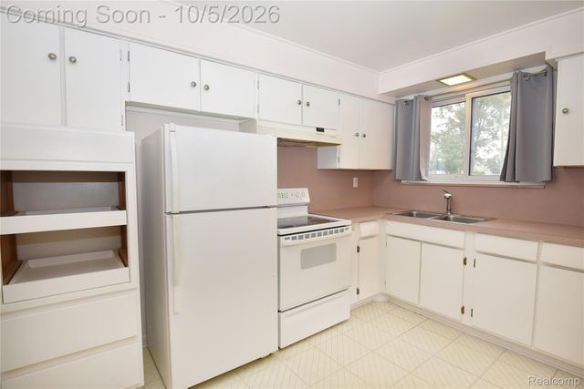 2400 Oxford Road, Berkley, MI 48072