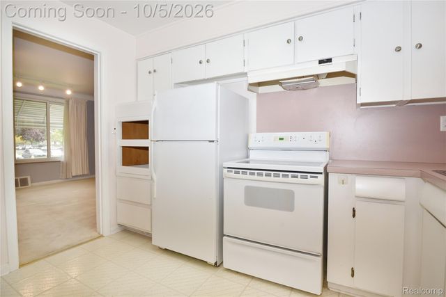 2400 Oxford Road, Berkley, MI 48072