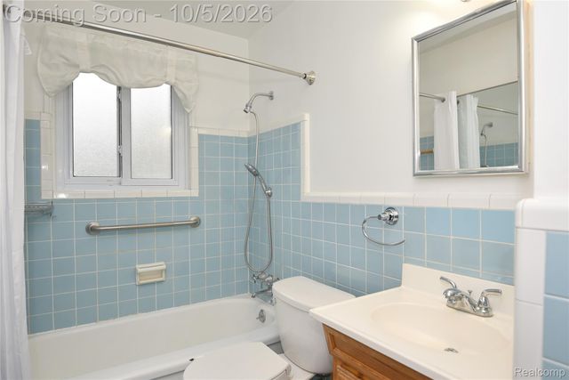 2400 Oxford Road, Berkley, MI 48072
