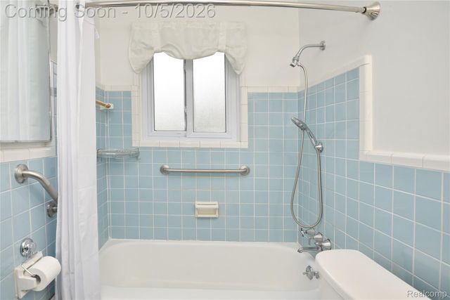 2400 Oxford Road, Berkley, MI 48072
