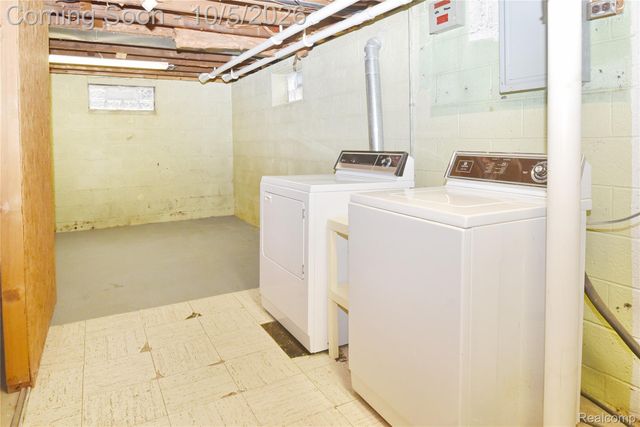 2400 Oxford Road, Berkley, MI 48072