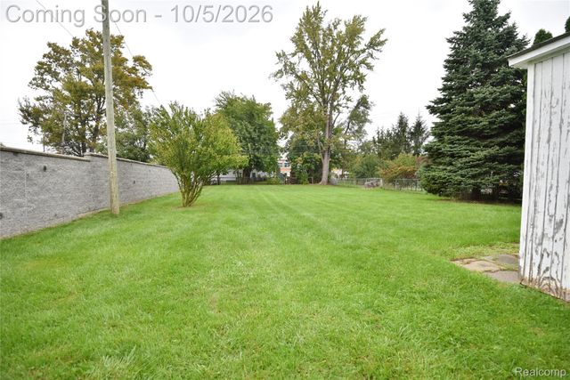 2400 Oxford Road, Berkley, MI 48072