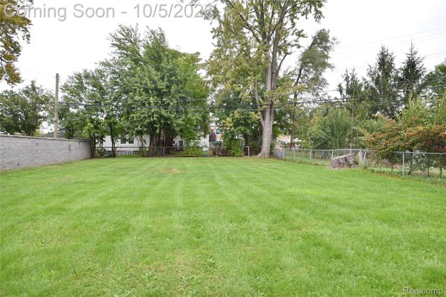 2400 Oxford Road, Berkley, MI 48072