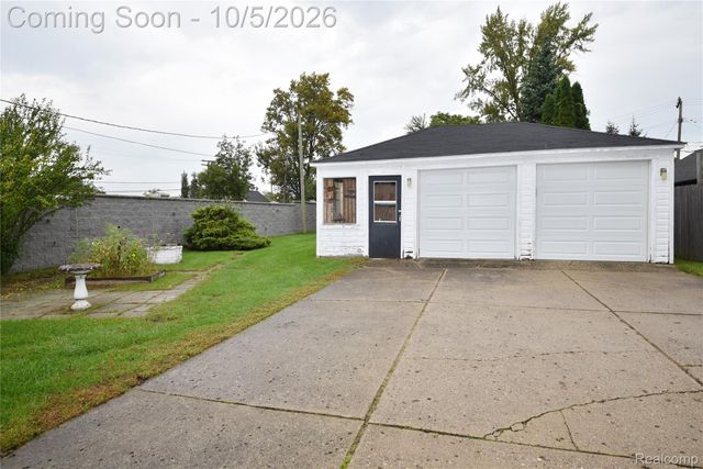 2400 Oxford Road, Berkley, MI 48072