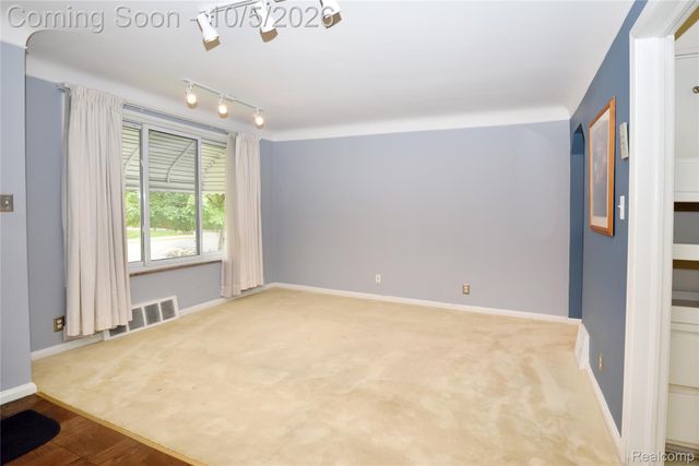 2400 Oxford Road, Berkley, MI 48072